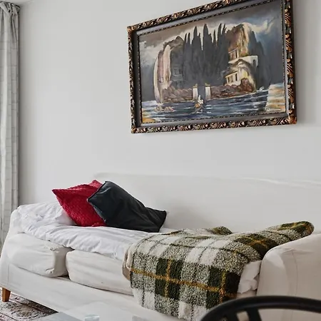 Lägenhet | Balcony | Ev Parking | 200m Tram | 3br Helsingfors