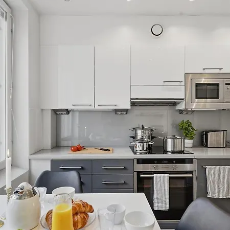 | Balcony | Ev Parking | 200m Tram | 3br Helsingfors