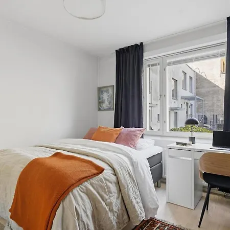 | Balcony | Ev Parking | 200m Tram | 3br