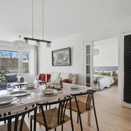 Lägenhet | Balcony | Ev Parking | 200m Tram | 3br Helsingfors