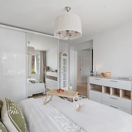 | Balcony | Ev Parking | 200m Tram | 3br * Helsingfors