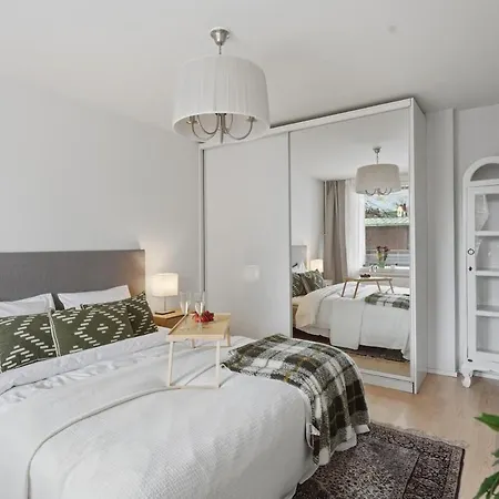 | Balcony | Ev Parking | 200m Tram | 3br * Helsingfors