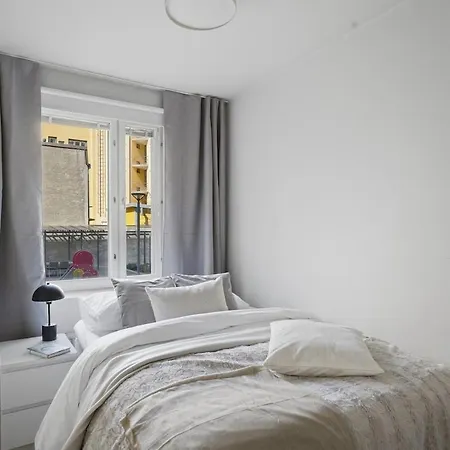 Lägenhet | Balcony | Ev Parking | 200m Tram | 3br *