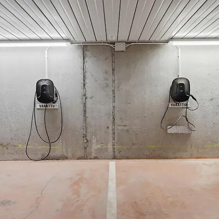 | Balcony | Ev Parking | 200m Tram | 3br Lägenhet Helsingfors