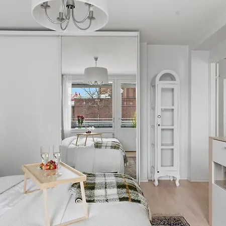 Lägenhet | Balcony | Ev Parking | 200m Tram | 3br