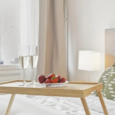 | Balcony | Ev Parking | 200m Tram | 3br Lägenhet Helsingfors